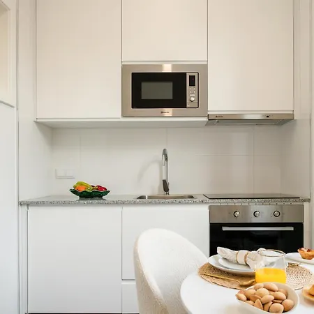 Hostwise - Stylish & Cozy Flat