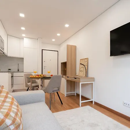 Hostwise - Stylish & Cozy Flat *