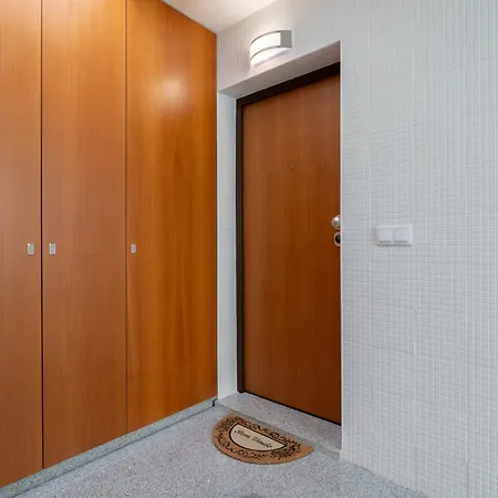 Hostwise - Stylish & Cozy Flat *