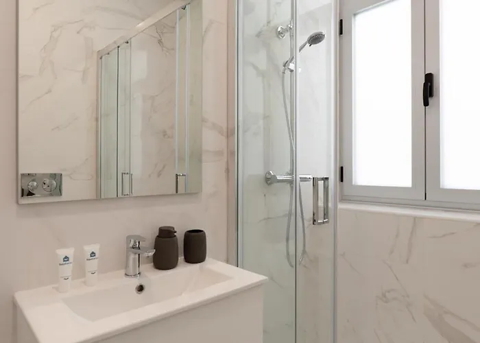 Hostwise - Stylish & Cozy Flat *