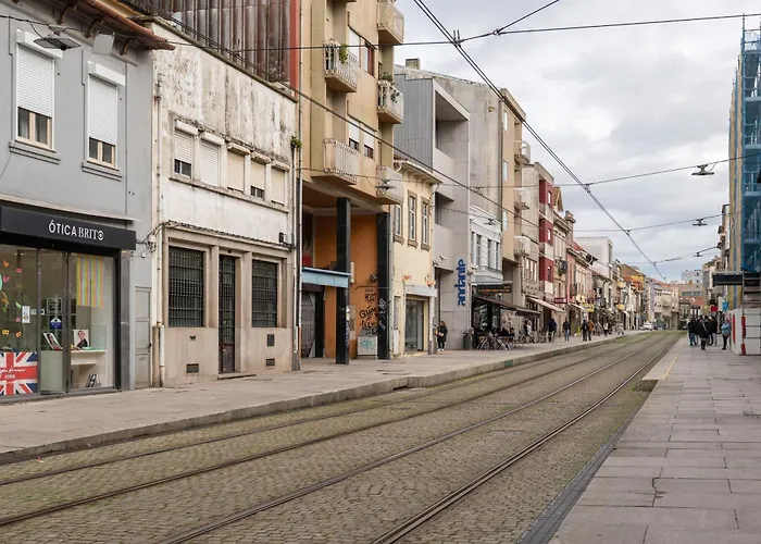 Hostwise - Stylish & Cozy Flat *