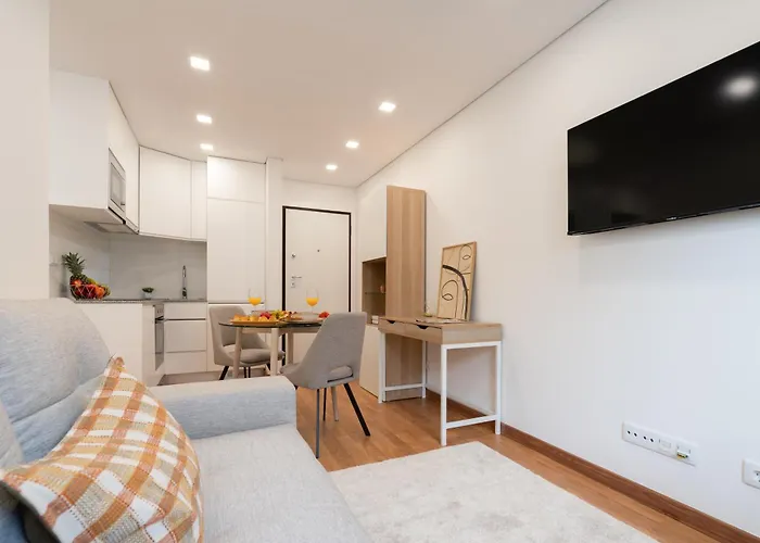 Hostwise - Stylish & Cozy Flat *