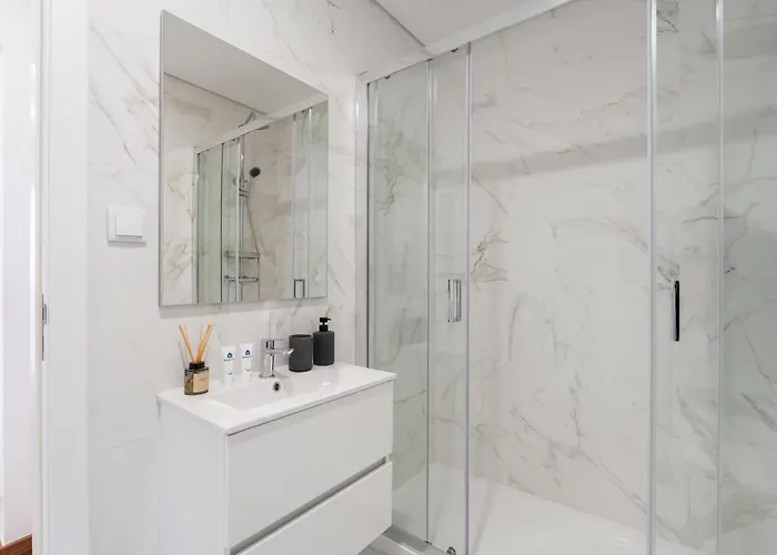 Hostwise - Stylish & Cozy Flat