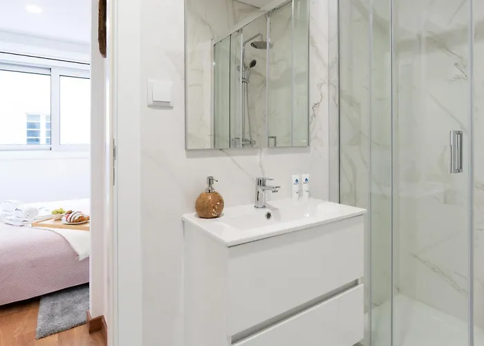 Hostwise - Stylish & Cozy Flat