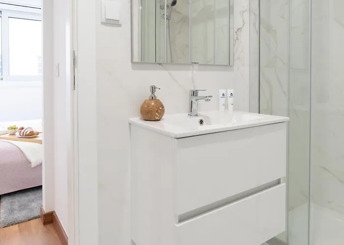 Hostwise - Stylish & Cozy Flat