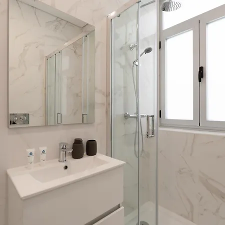 Hostwise - Stylish & Cozy Flat *