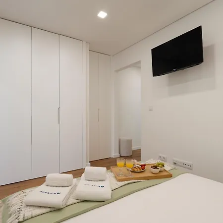 Hostwise - Stylish & Cozy Flat