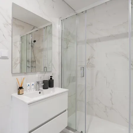 Hostwise - Stylish & Cozy Flat